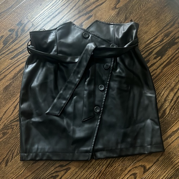 Faux leather wrap skirt - Picture 2 of 4